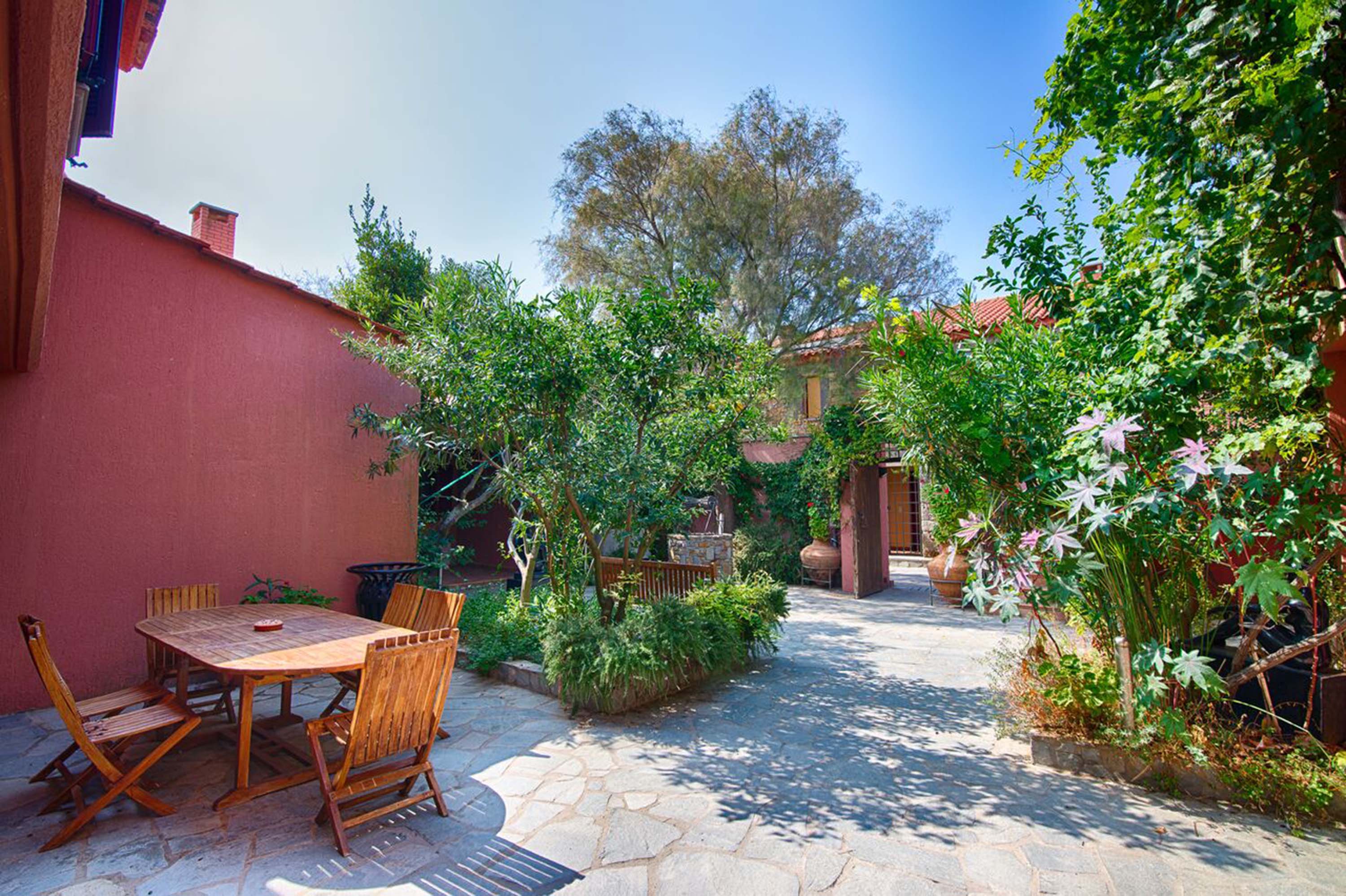 Varos Village Hotel & Residences