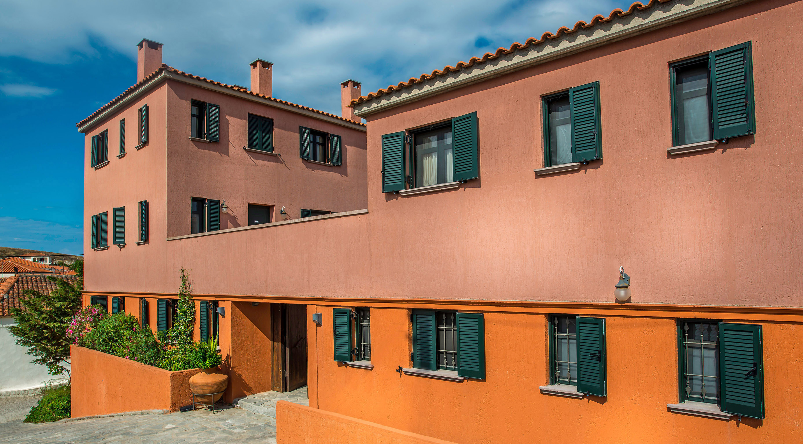 Varos Village Hotel & Residences