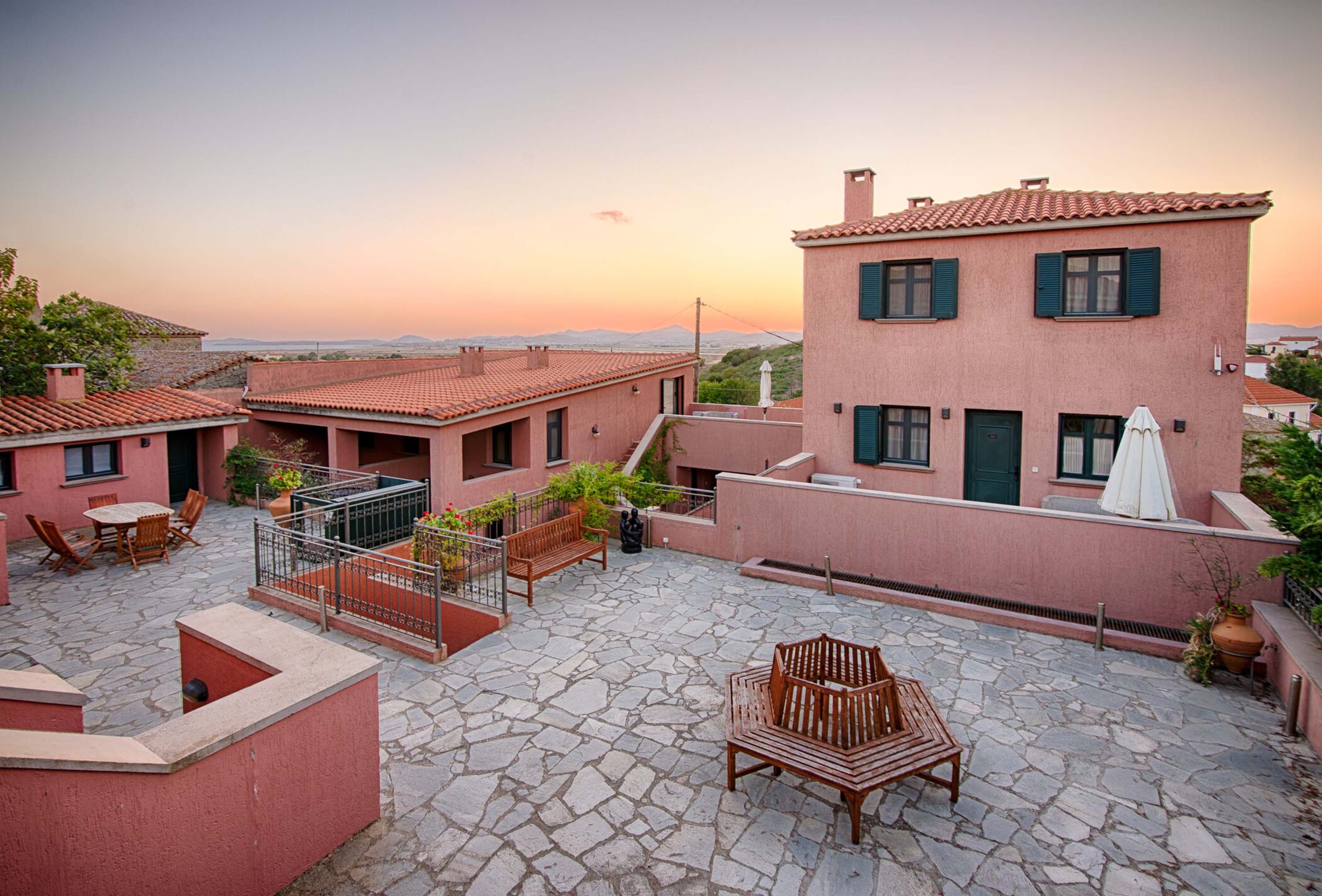 Varos Village Hotel & Residences