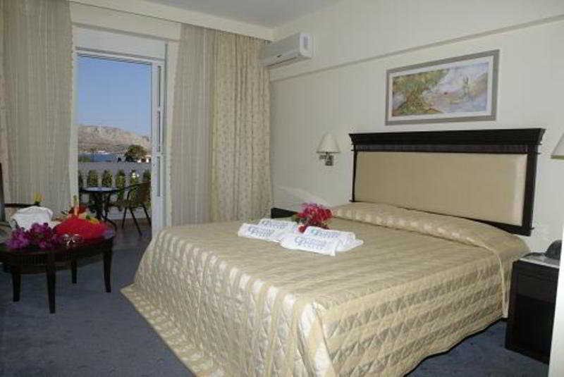 Crithoni's Paradise Hotel