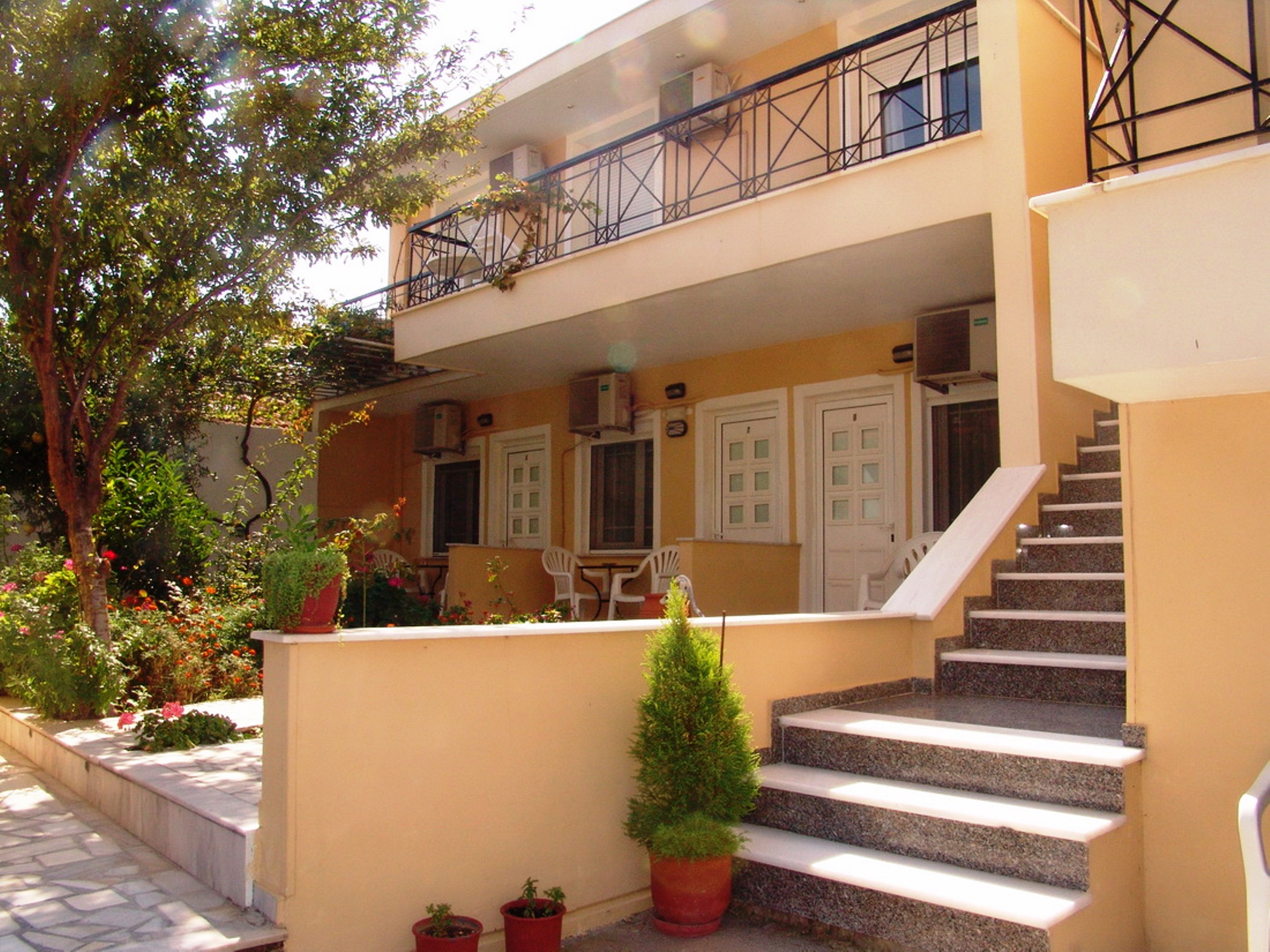 Gera Bay Studios & Apartments