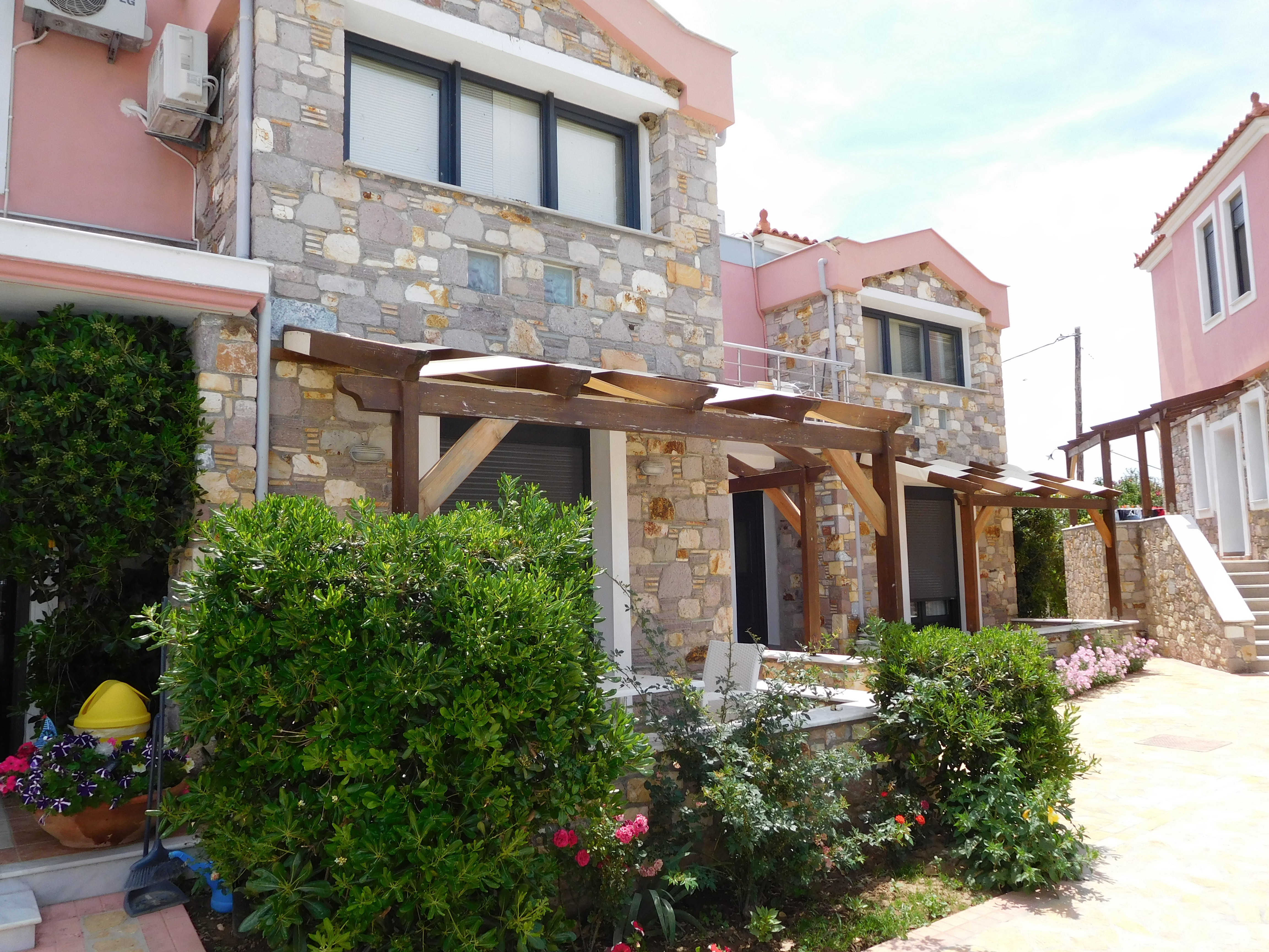Aeolis Apartements & Studios