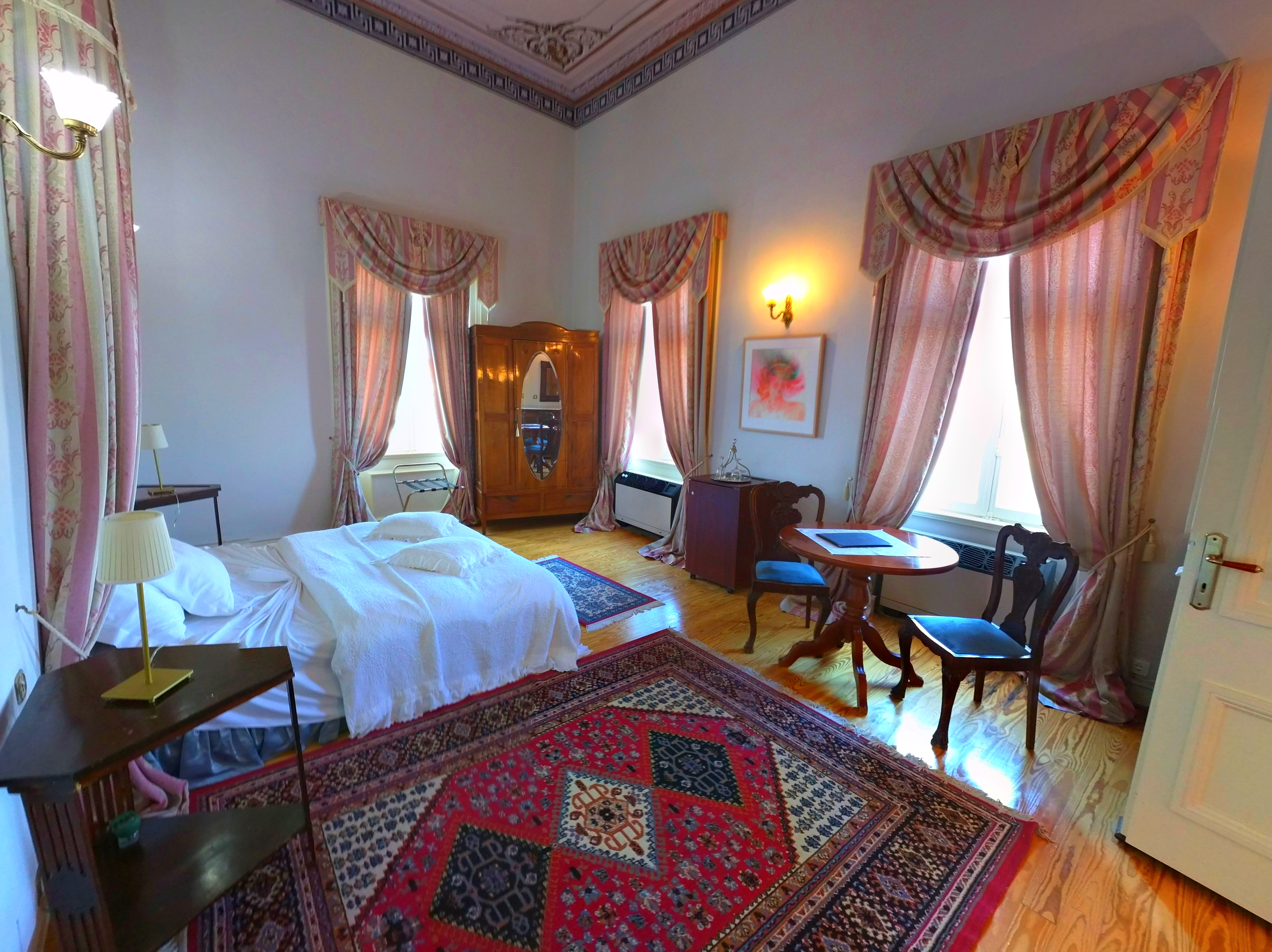 Loriet Hotel