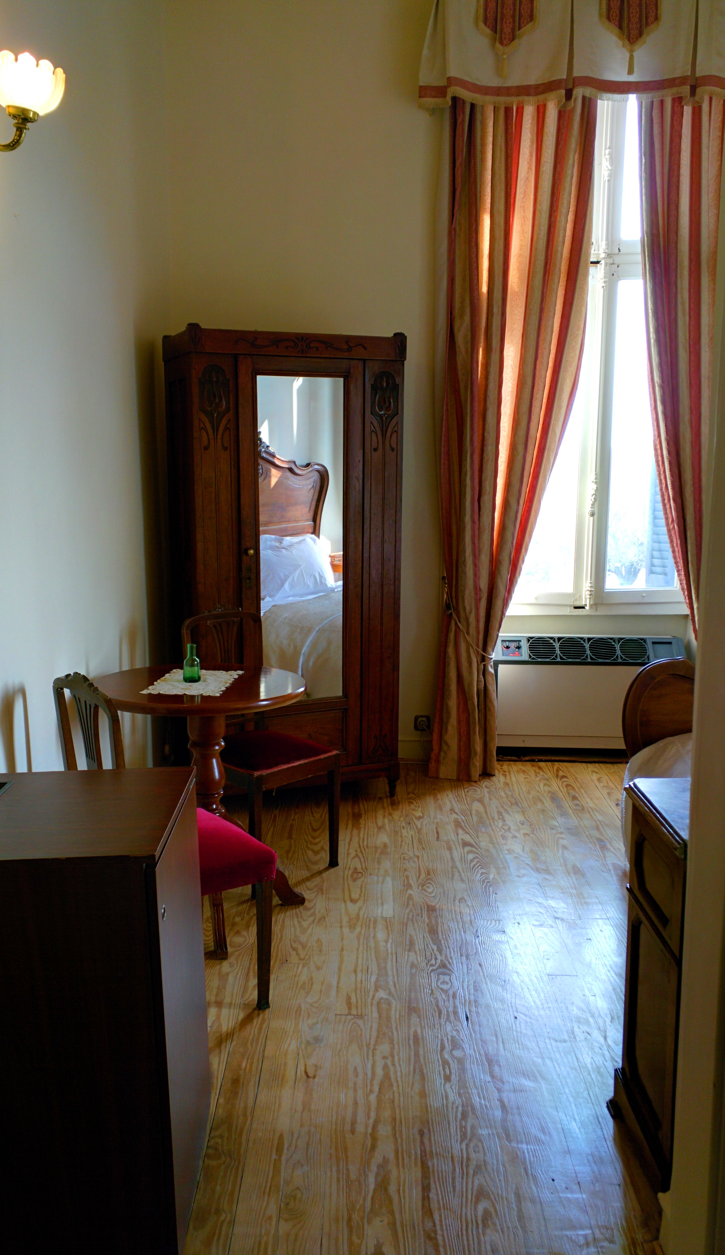 Loriet Hotel