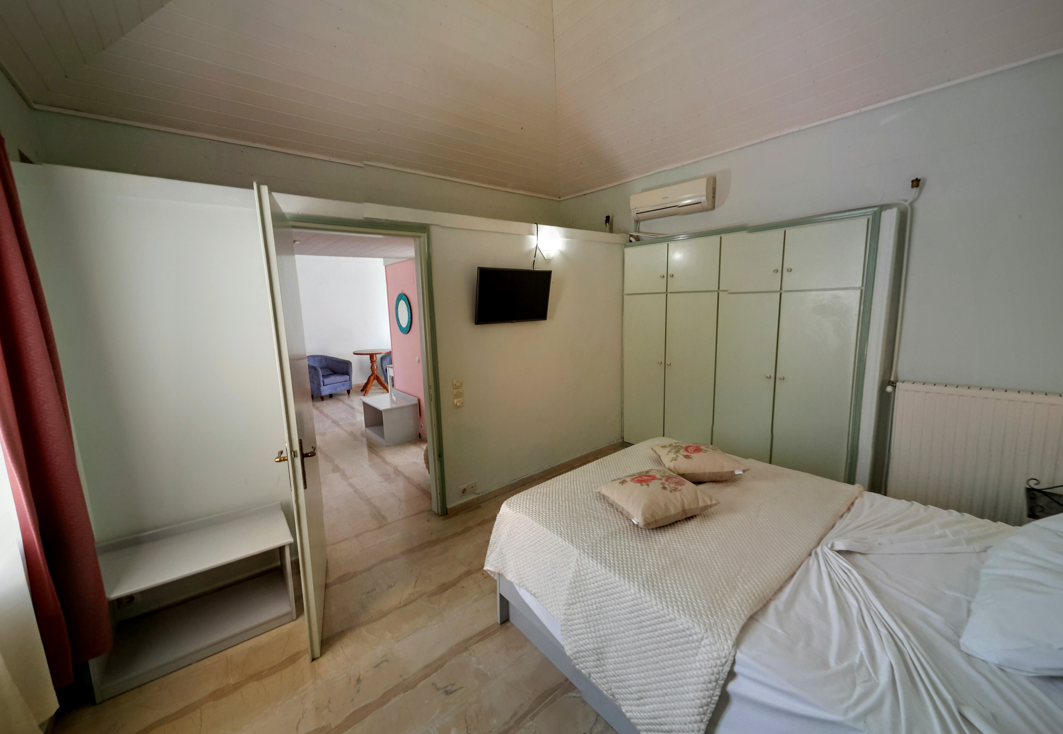 Loriet Hotel