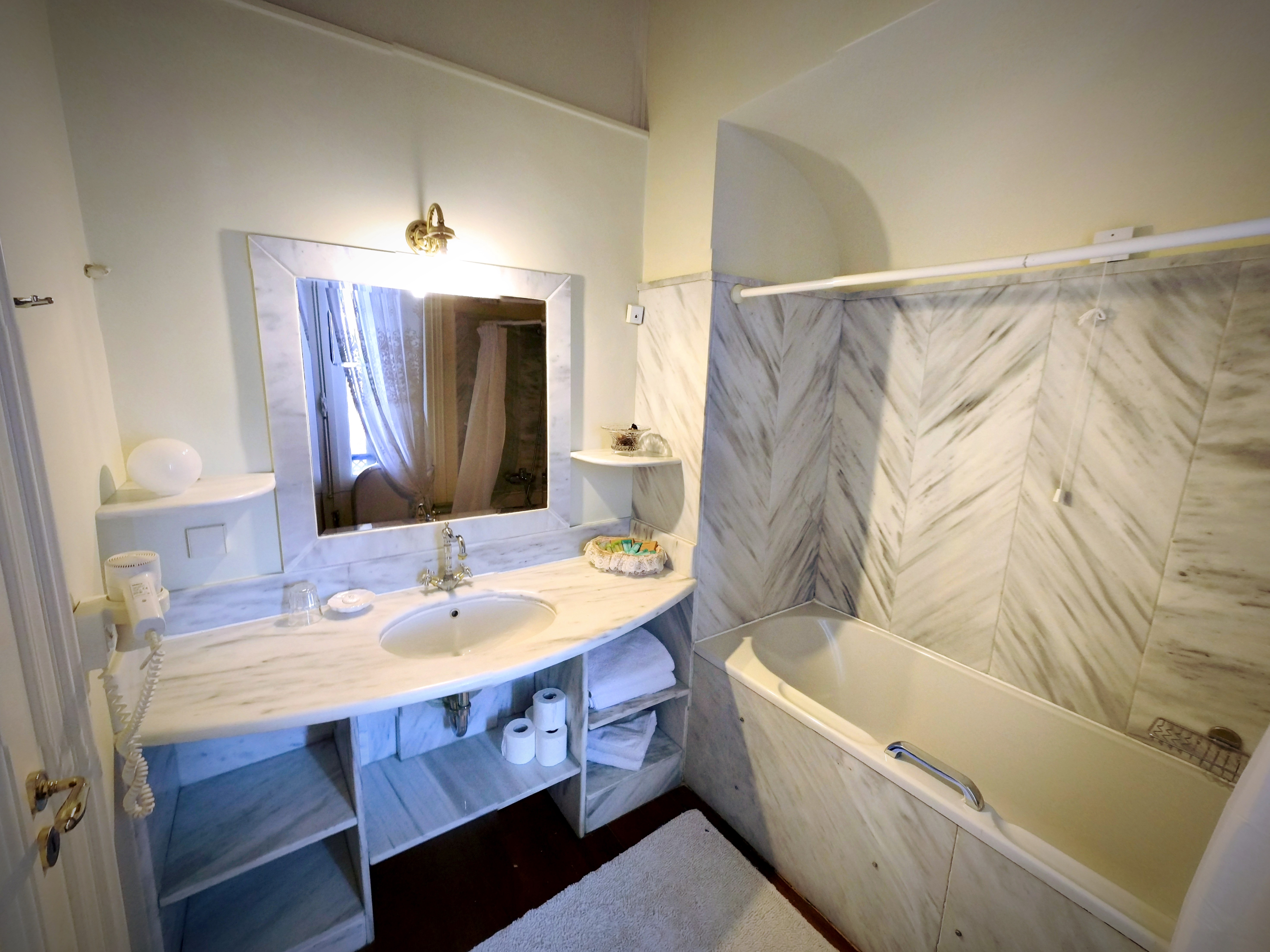 Loriet Hotel