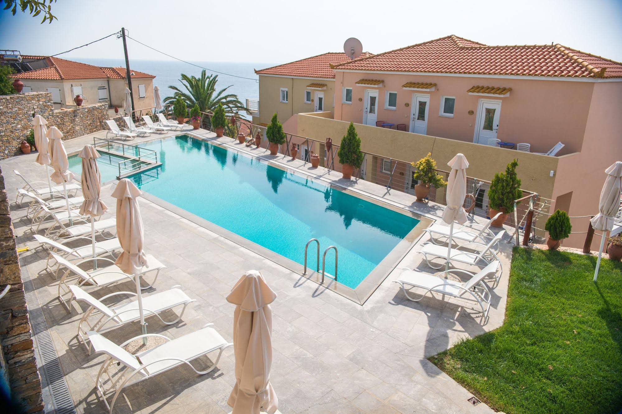 Maria Plomari - Apartments & Studios
