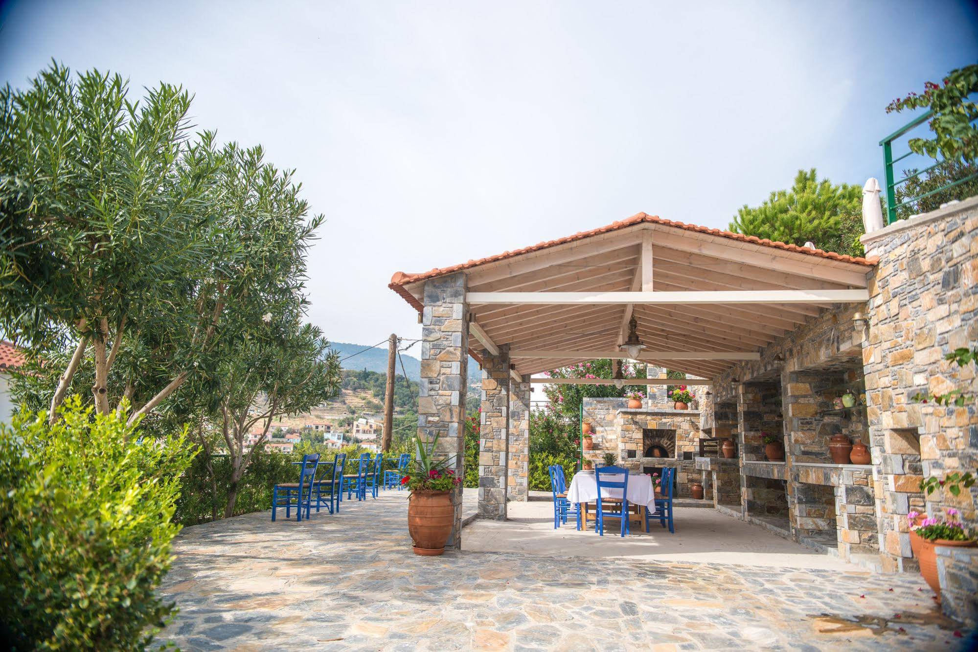 Maria Plomari - Apartments & Studios