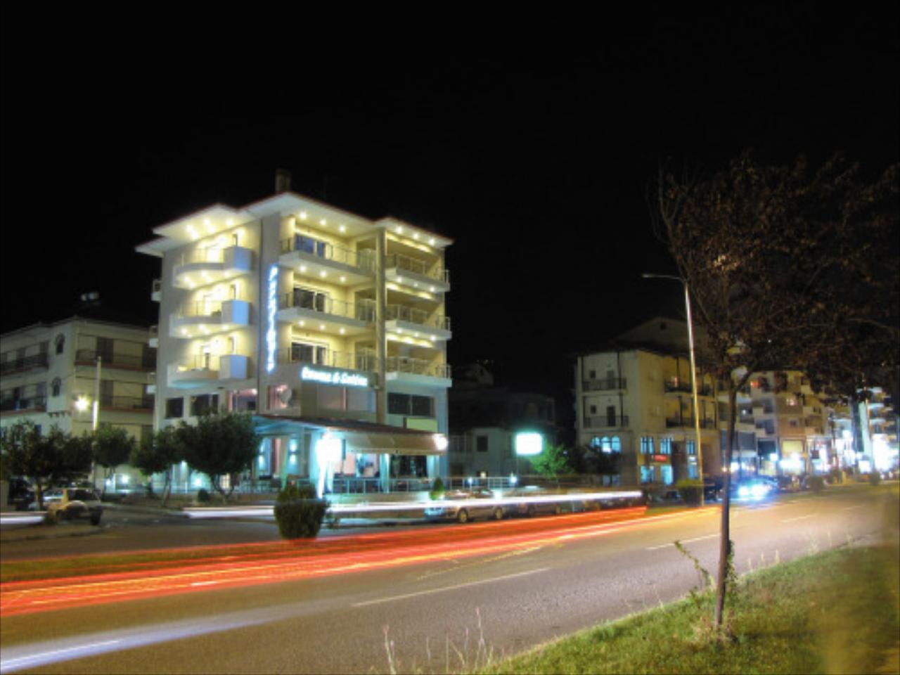Paralimnio Suites