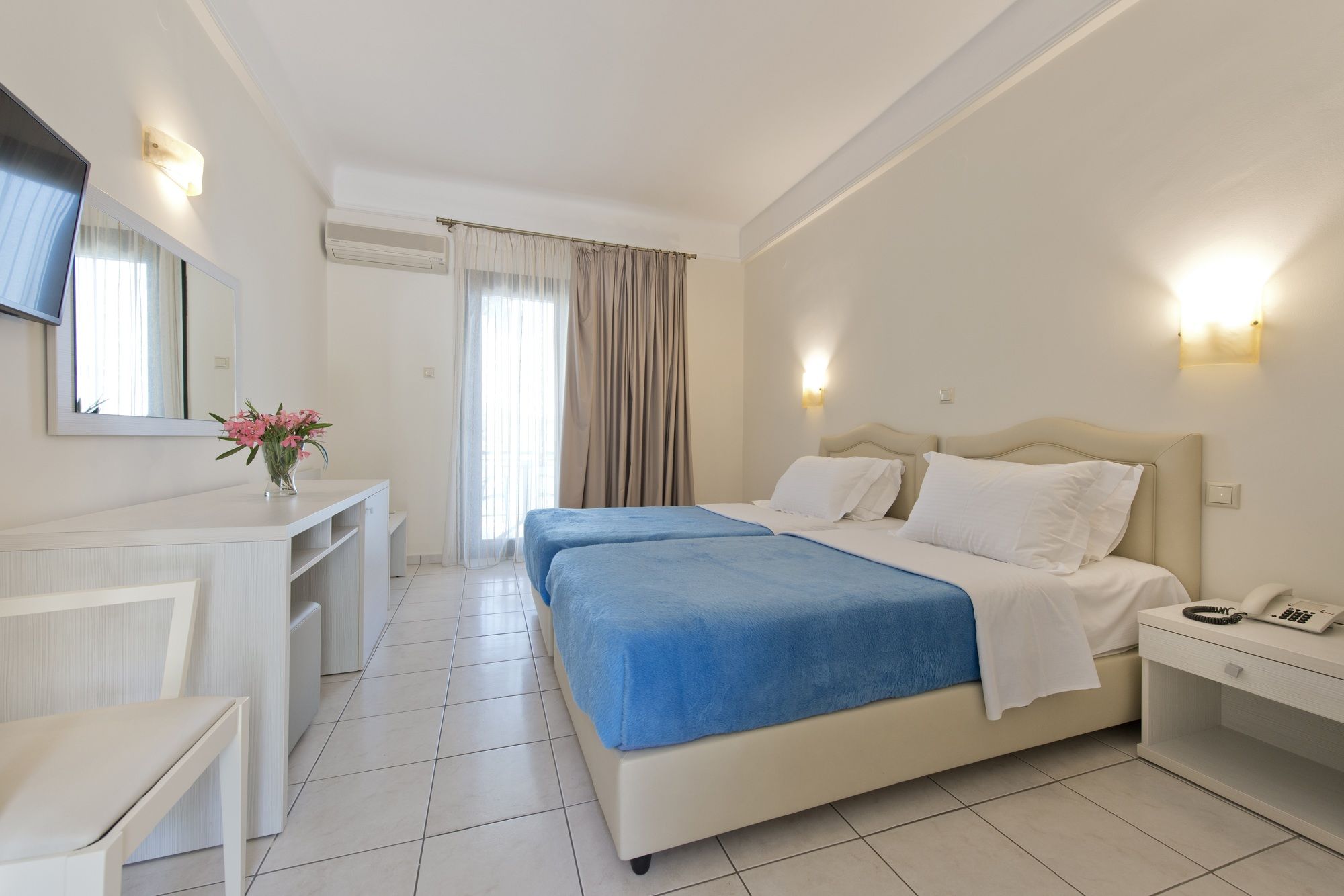 Tosca Beach Hotel