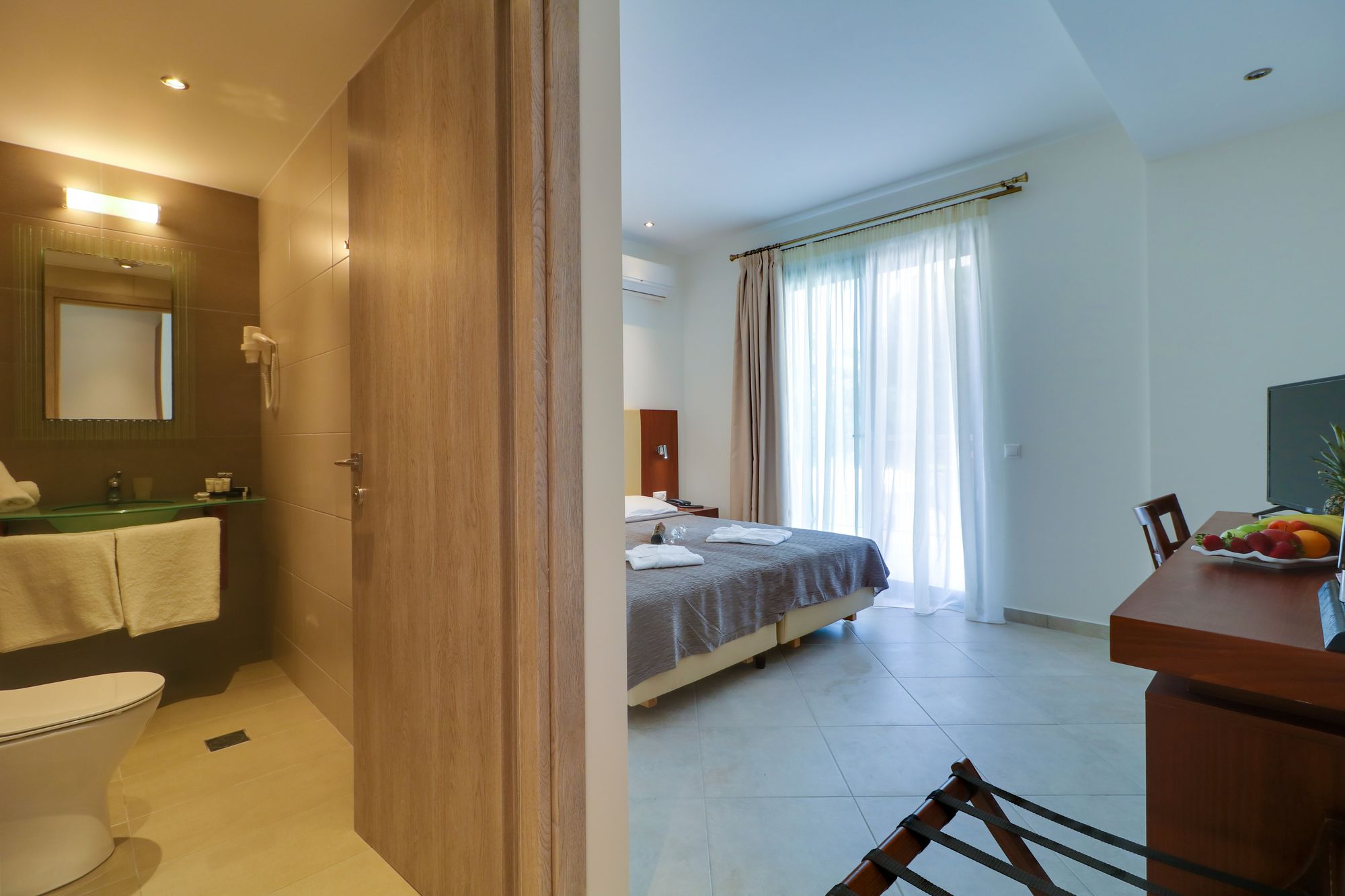 Tosca Beach Hotel