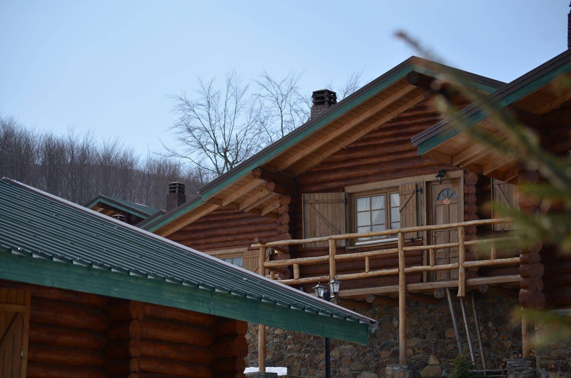 Sfendamos Wood Village