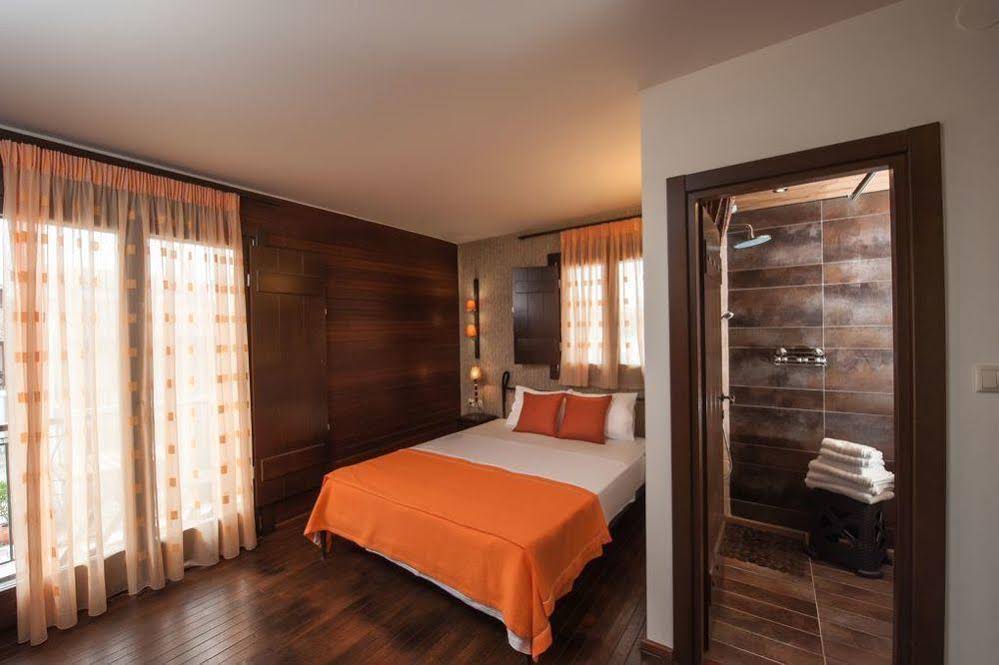 Polys Guest House