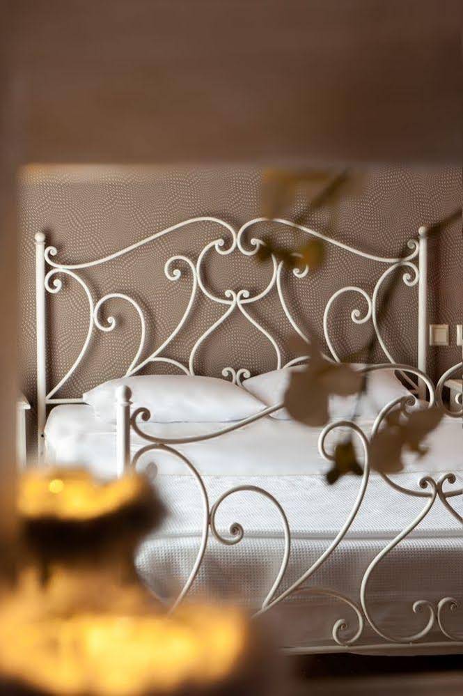Polys Guest House