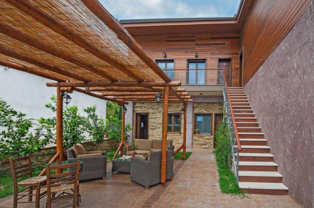 Polys Guest House