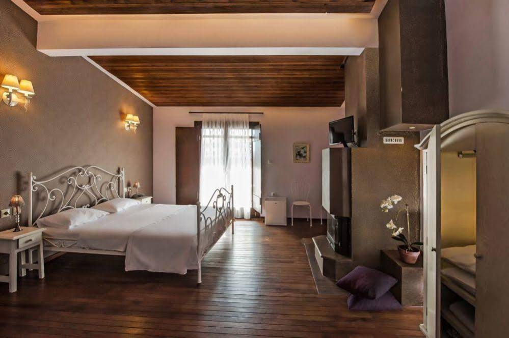 Polys Guest House