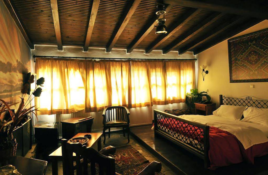 Oikoperiigitis Hotel