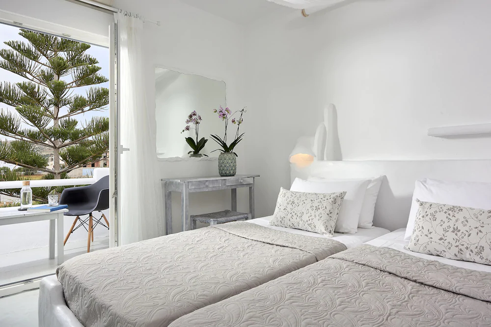 Milos Hotel
