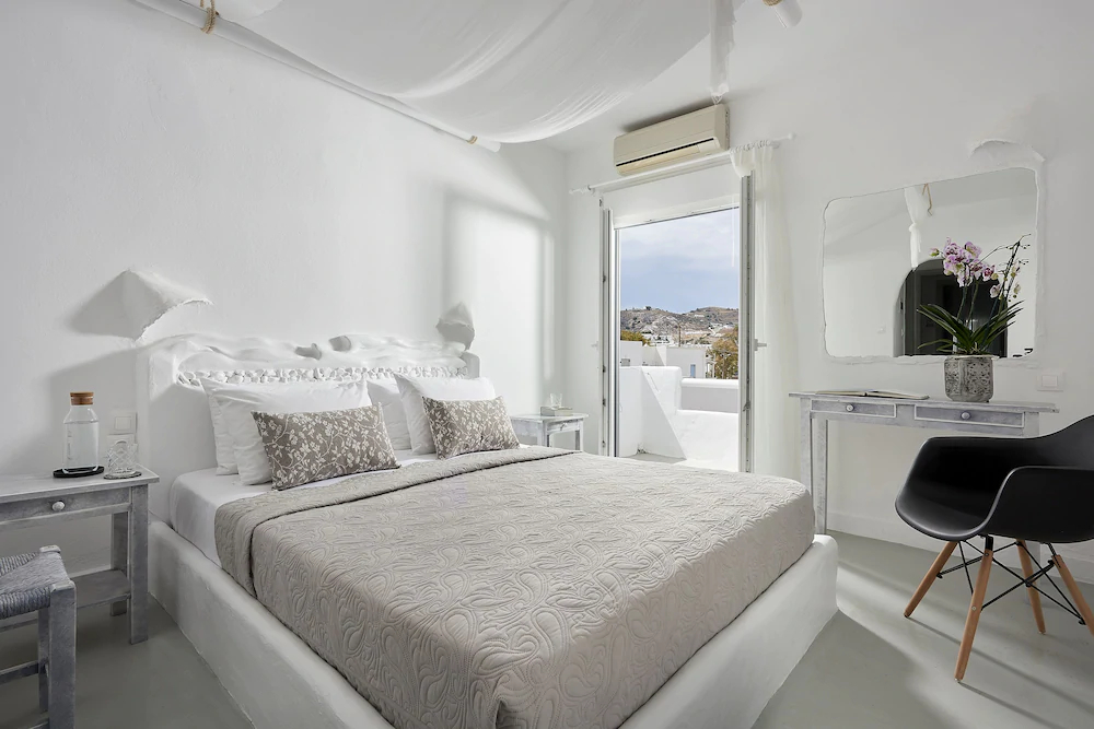 Milos Hotel