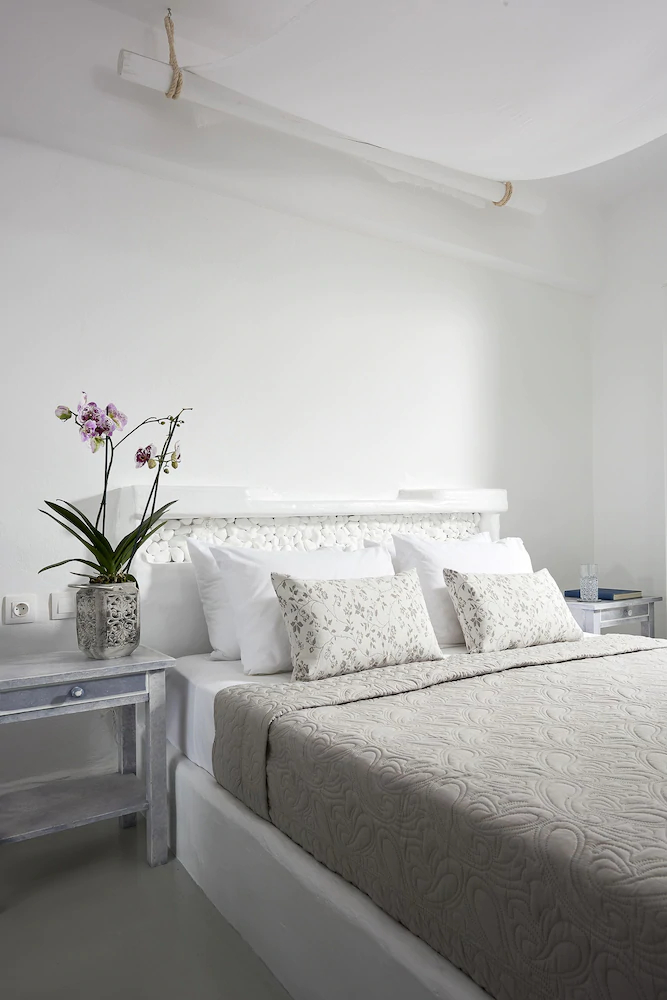 Milos Hotel