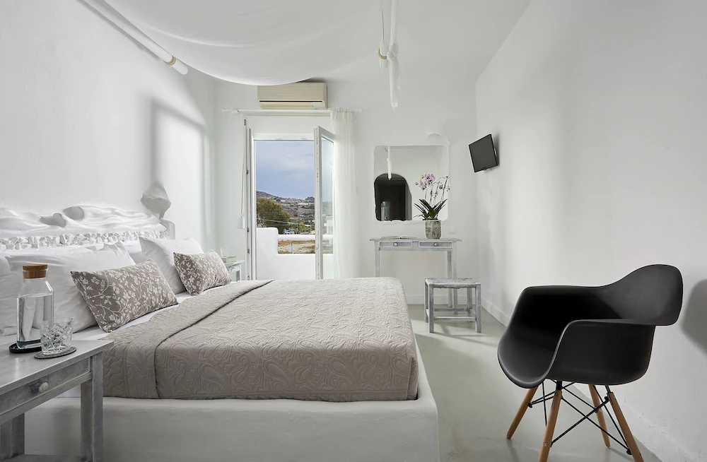 Milos Hotel