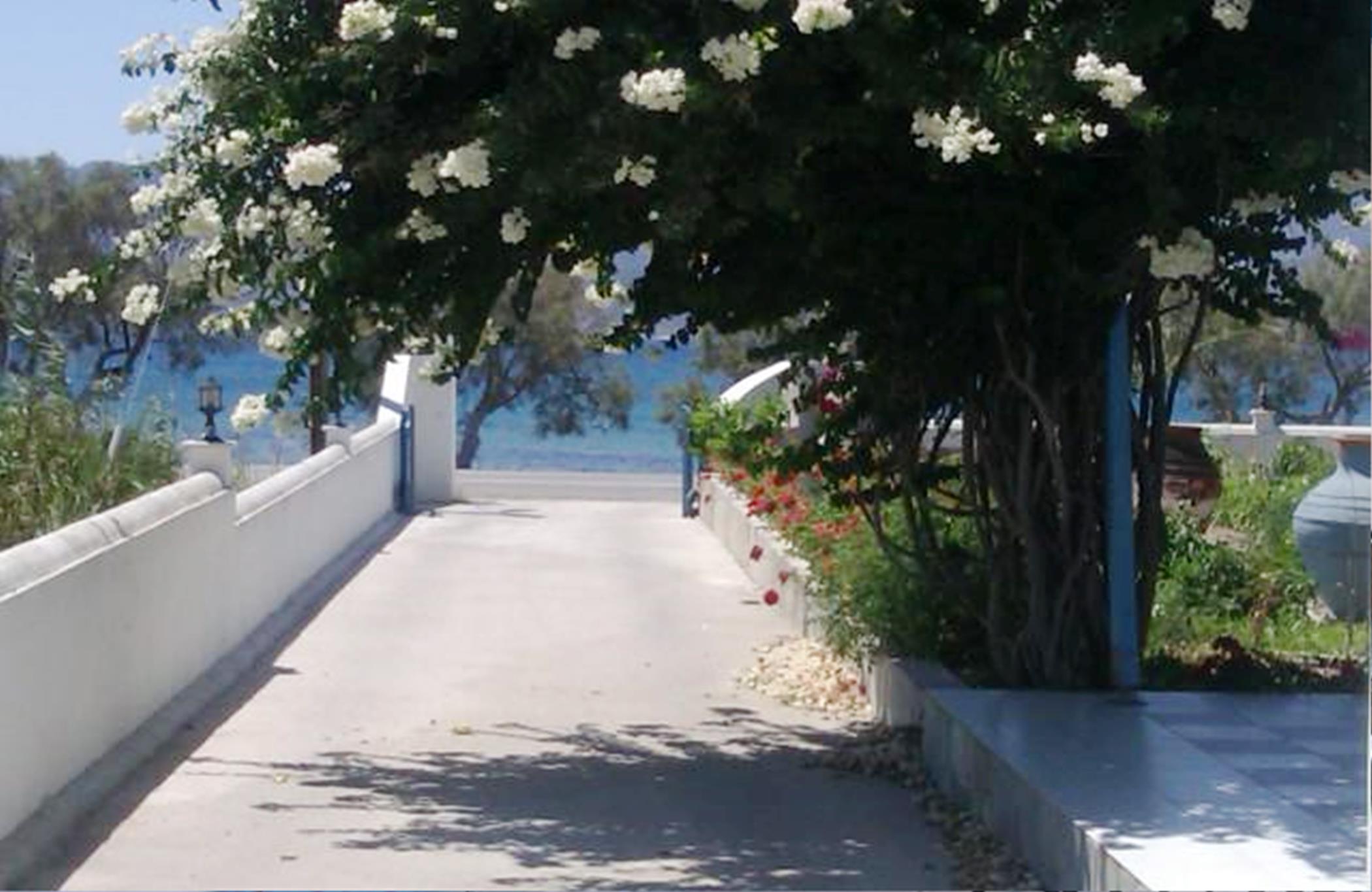 Moustakas Beach Hotel
