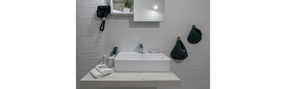 Uncle's Luxury Adamas Suites