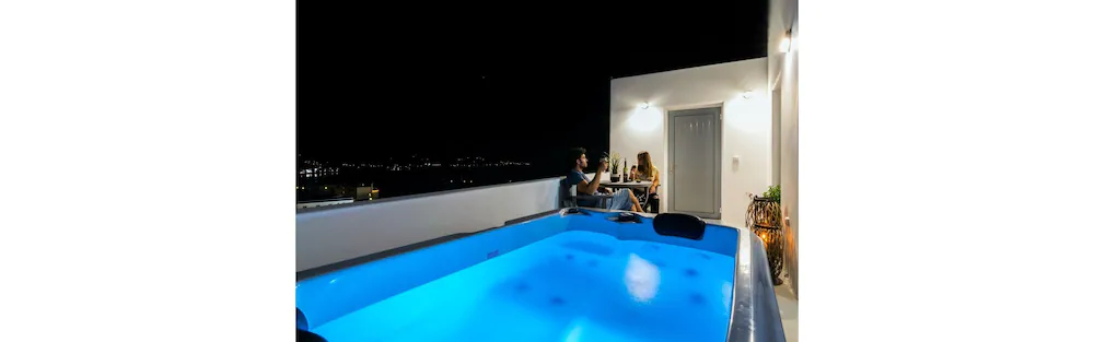 Uncle's Luxury Adamas Suites