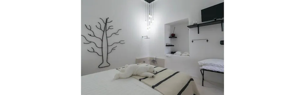 Uncle's Luxury Adamas Suites