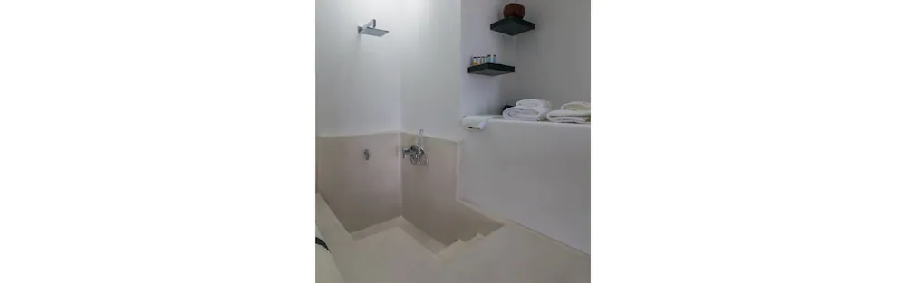 Uncle's Luxury Adamas Suites