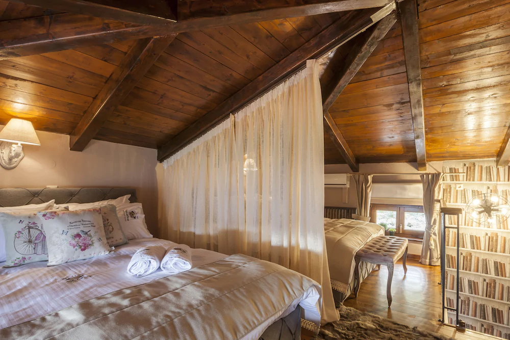 Rock Dandy Deluxe Chalet
