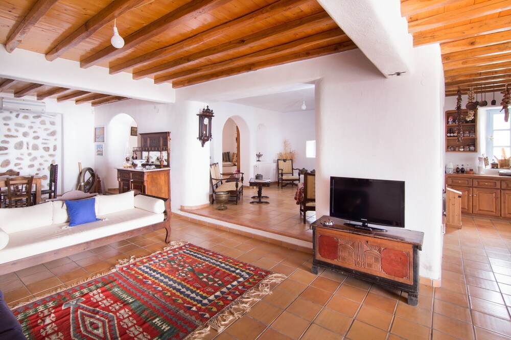 Anerousses Mykonian Traditional Houses