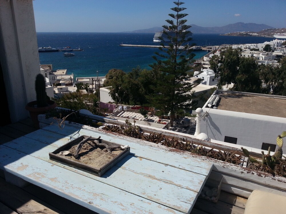Studios & Suites Rania