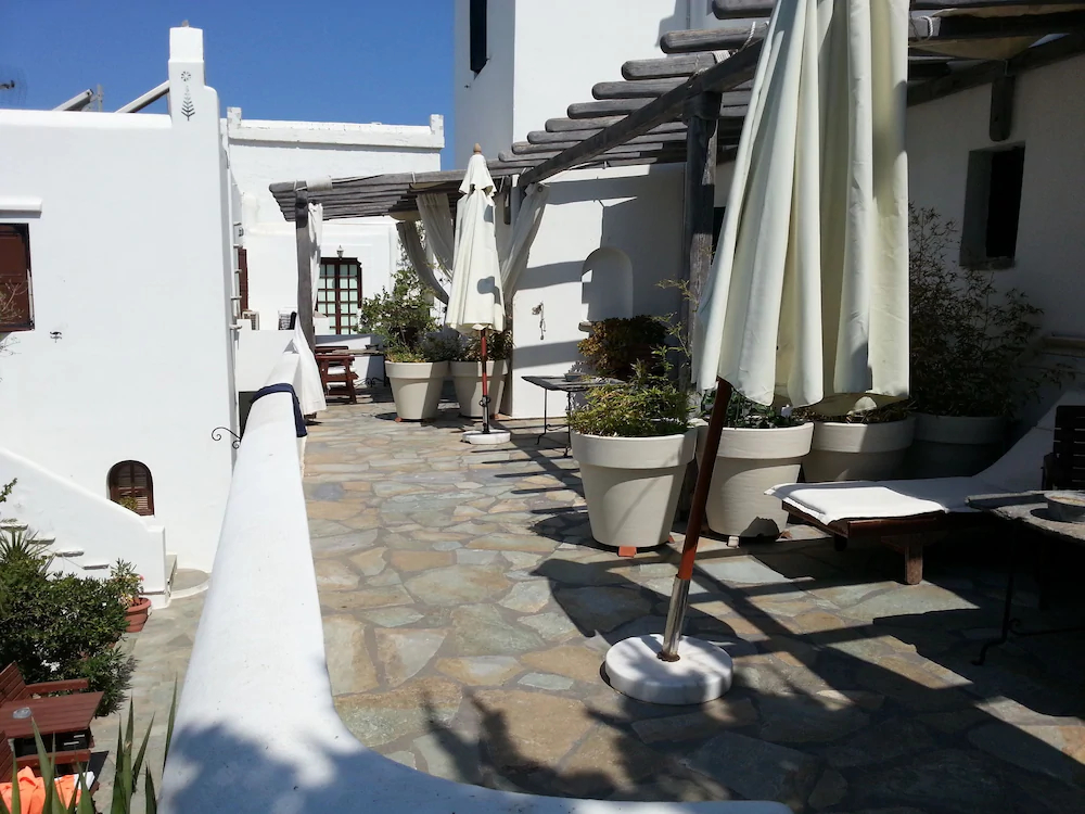 Studios & Suites Rania