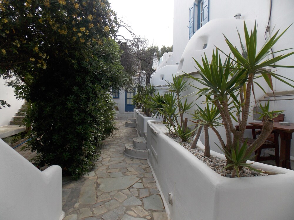 Studios & Suites Rania