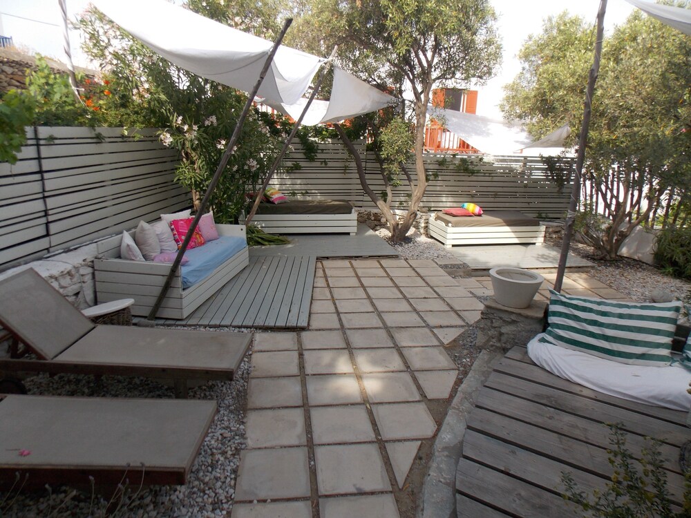 Studios & Suites Rania