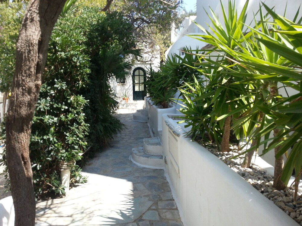 Studios & Suites Rania