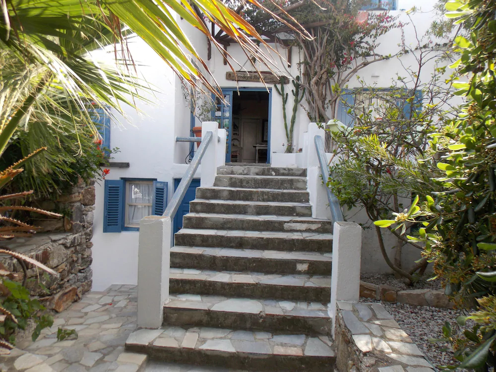 Studios & Suites Rania