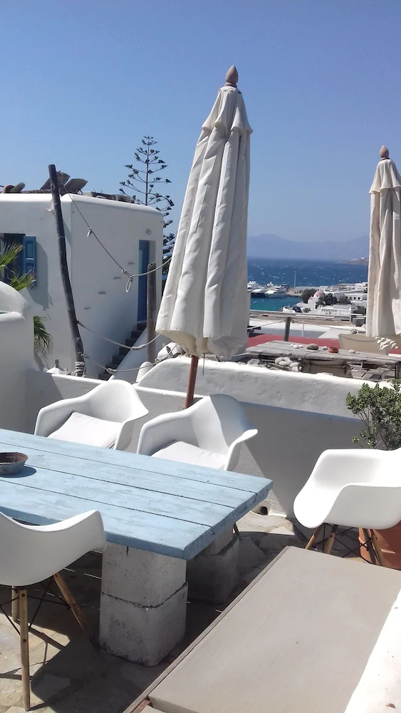 Studios & Suites Rania