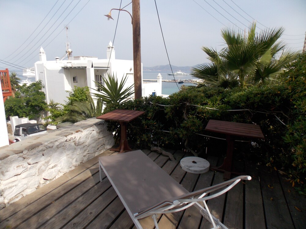 Studios & Suites Rania