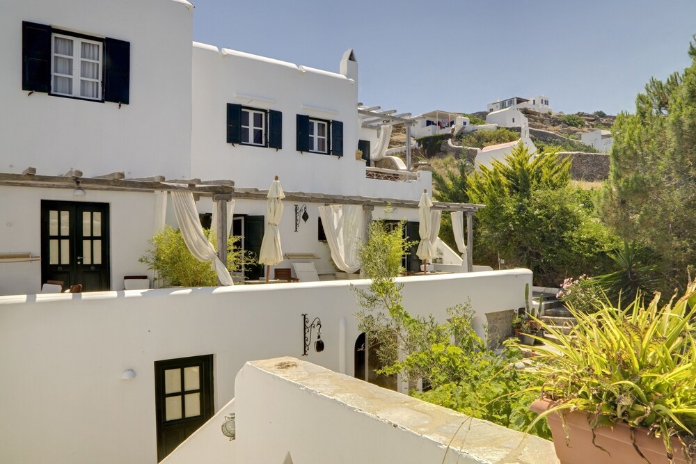 Studios & Suites Rania
