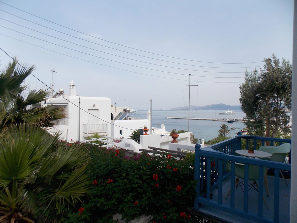 Studios & Suites Rania