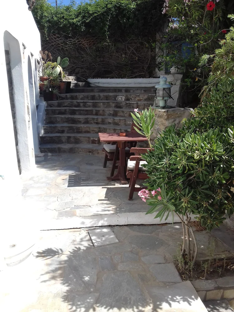 Studios & Suites Rania