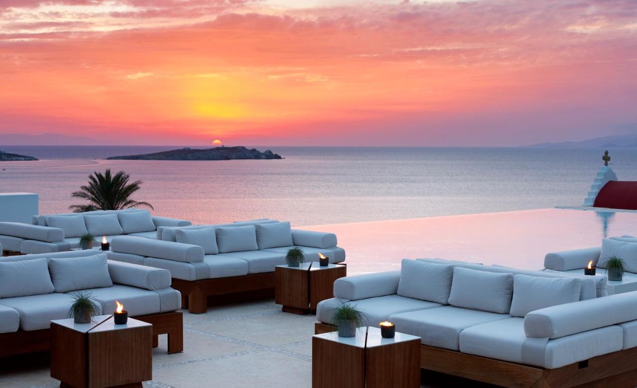 Bill & Coo Suites & Lounge