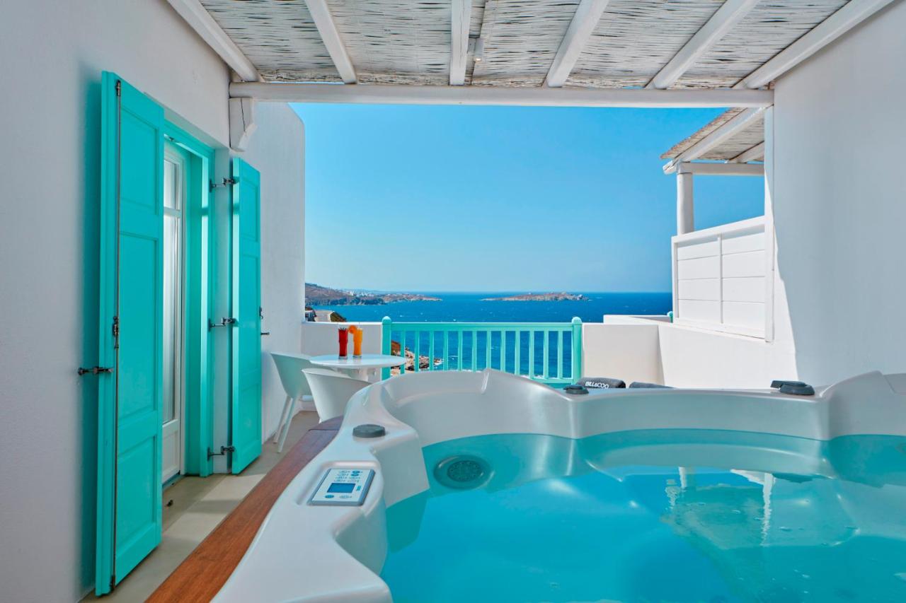 Bill & Coo Suites & Lounge