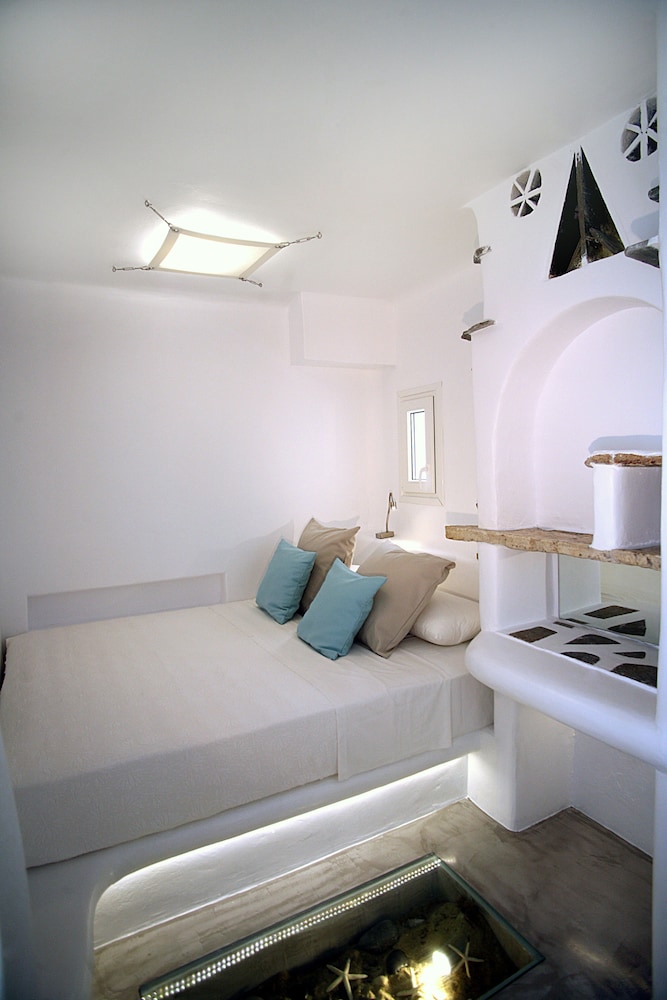 Flaskos Suites