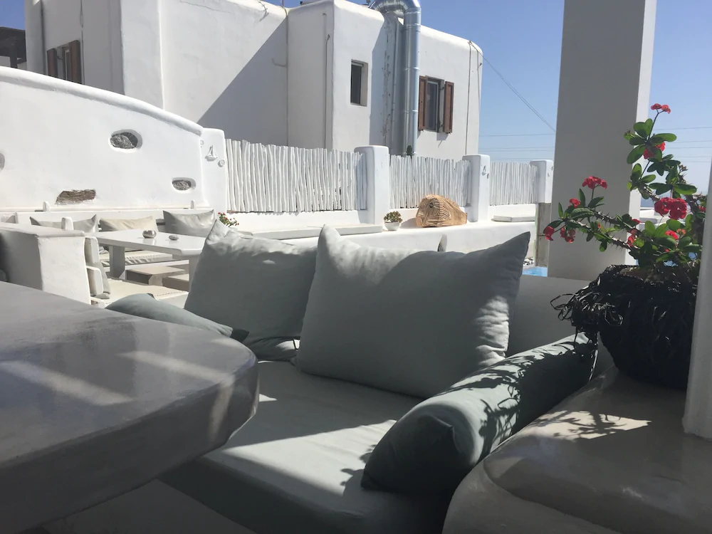 Flaskos Suites