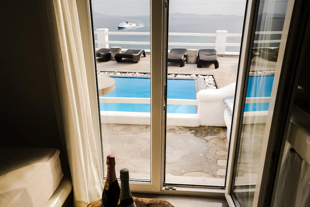 Flaskos Suites