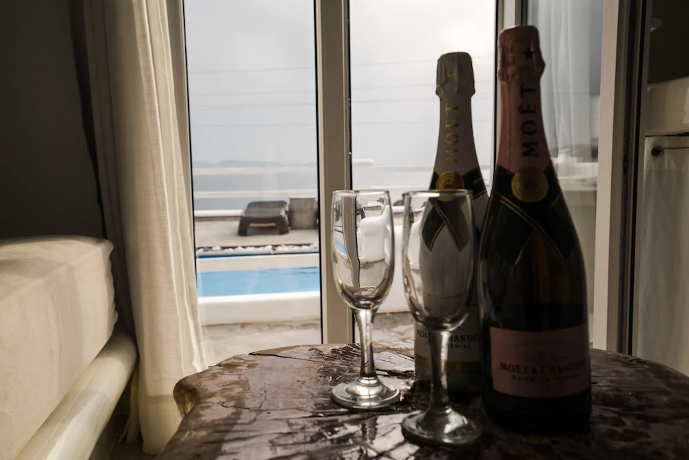 Flaskos Suites