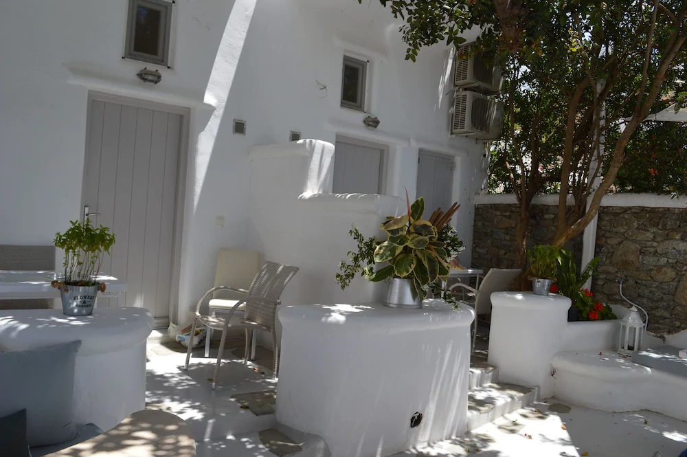 Flaskos Suites